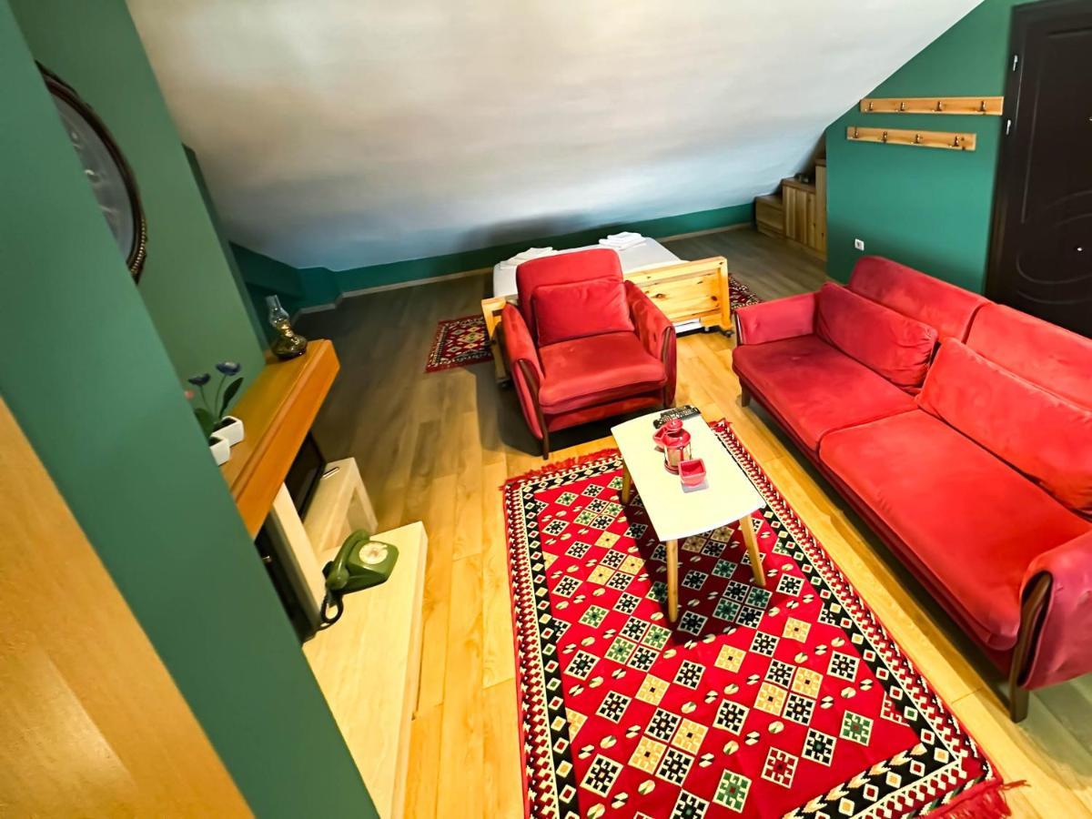 Cozy Elegance Above Korca Apartment Exterior photo